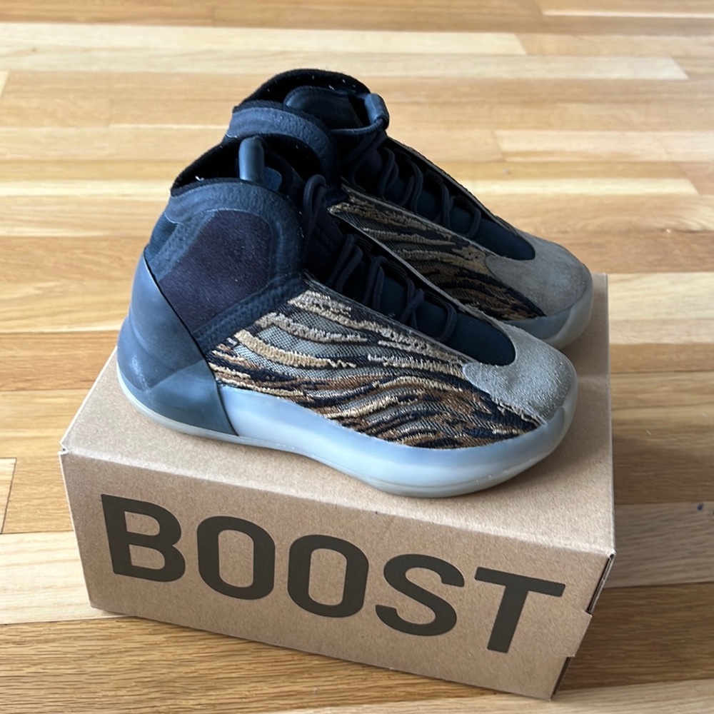 Yeezy QNTM Amber Tint